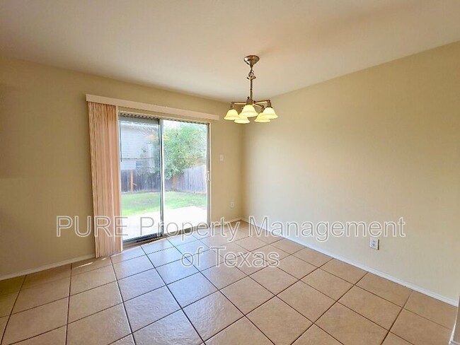 Building Photo - 204 Ruby Lake Dr