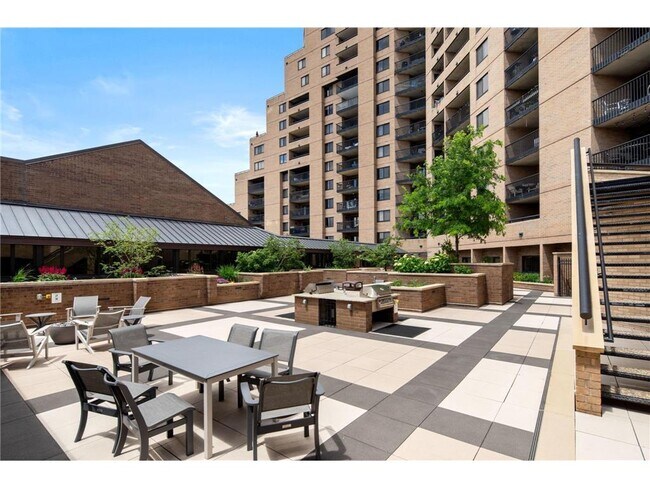 Building Photo - 20 NE 2nd St