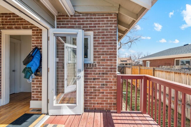 Building Photo - 3BD, 3BA Sunnyside Bungalow with 3-Car Garage