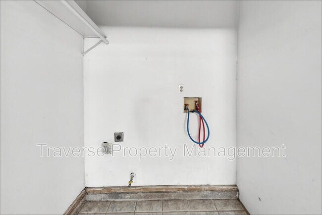Building Photo - 5025 Catalpa St