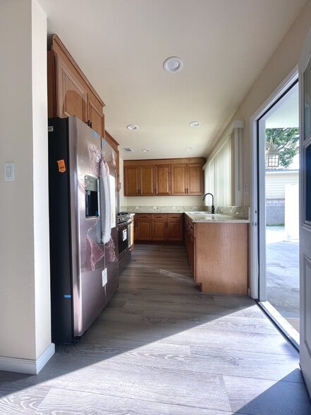 Building Photo - 7949 Clearfield Ave