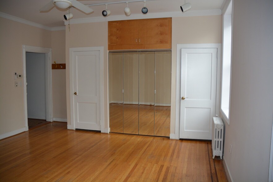 closets...lots - 217 Vine St