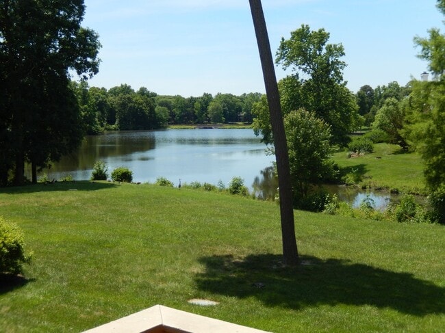 Building Photo - Fabulous Waterfront, 3 level townhouse