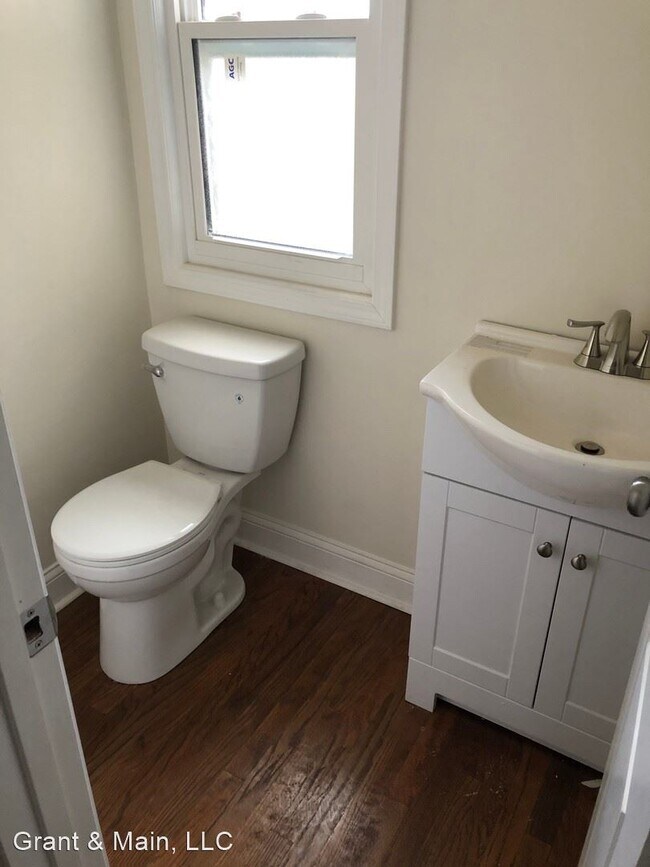 Building Photo - 3 br, 1.5 bath House - 16551 Roselawn