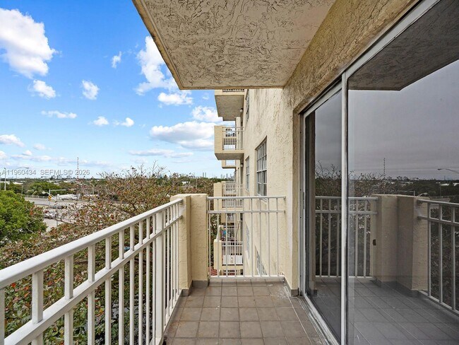 Building Photo - 1750 NW 27th Ave