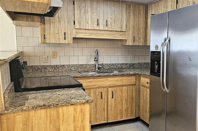 Building Photo - 4330 Tahitian Gardens Cir