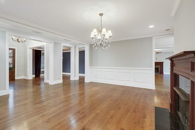 Building Photo - 10227 Matwood Oak Dr