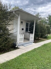 Building Photo - 741 S New Ave