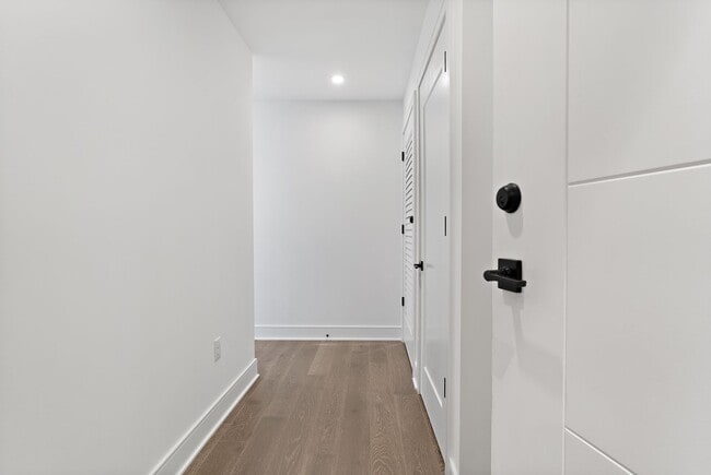Building Photo - 2 Bed 2 Bath Apartment in West Midtown!