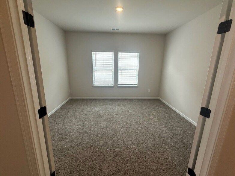 Building Photo - 2304 Grape Vine Wy