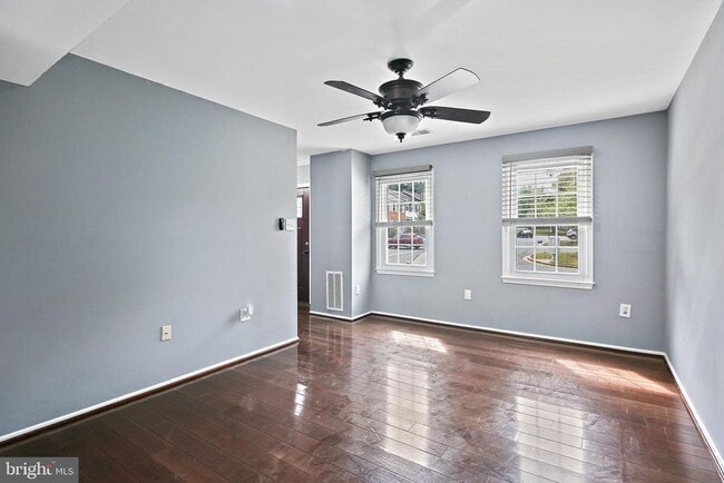 Building Photo - 18 Chantilly Ct
