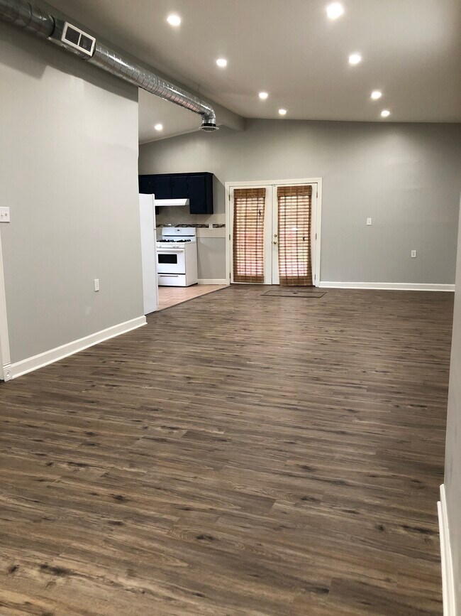 Living room going into the kitchen and access to back deck - 1050 Janet Dr
