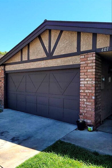 Building Photo - 601 Buttonwood Ln