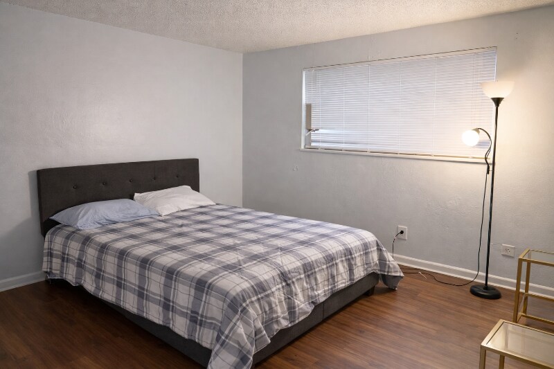 Building Photo - 5741 SW 36th Ct