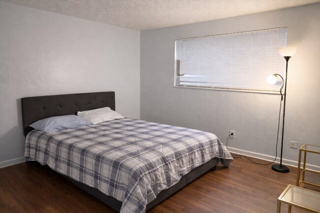 Building Photo - 5741 SW 36th Ct