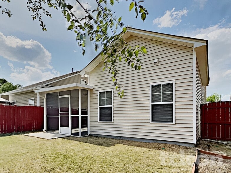 Building Photo - 441 Laurel Leaf Dr