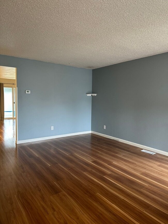 Building Photo - Fully Updated 3B/ 1BA Duplex| Washer and Dryer in unit| Huge fully fenced backyard w/ shed, garde...