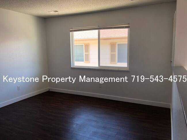 Building Photo - $525 OFF Move In Special! Well Maintained Apartment - Near CSUP 2 Bed/1 Bath $1050/$1050