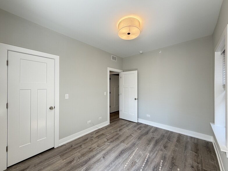 Building Photo - 1124 Maple Ave