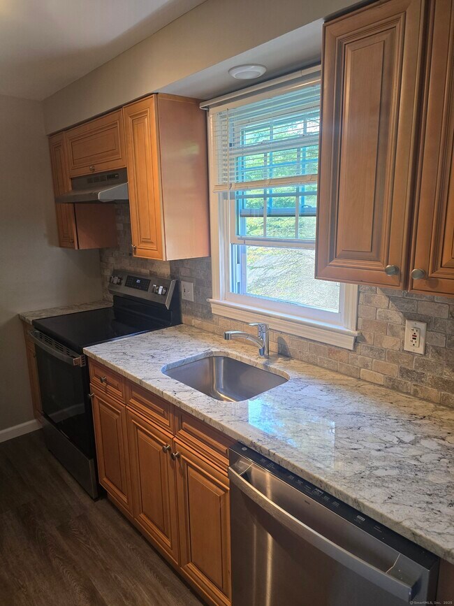 Building Photo - 17 Old Farms Ln