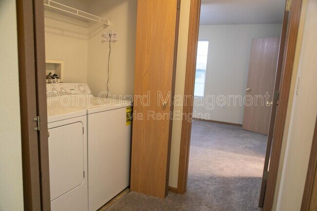 Building Photo - 1005 Ave K Ave