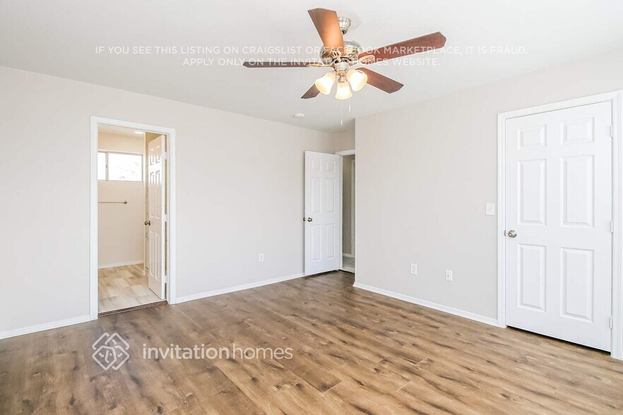 Building Photo - 5180 W Saragosa St