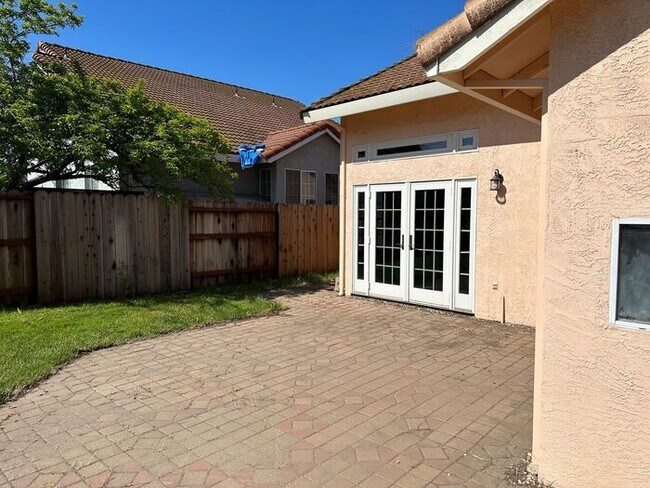 Building Photo - Weston Ranch Home 3 Bedrooms 2 Bath