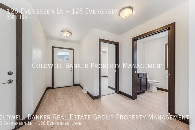 Building Photo - 128 Evergreen Ln