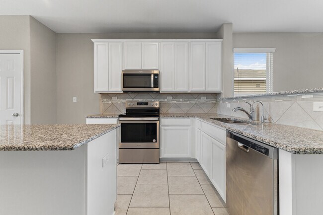 Building Photo - 10719 Noble Canyon