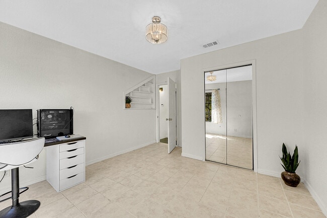 Building Photo - 9056 Green Meadows Way