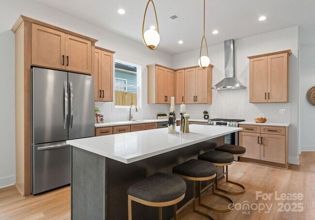 Building Photo - 2411 Pruitt St