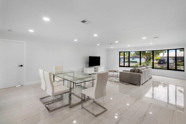 Building Photo - 1200 SW 8th St