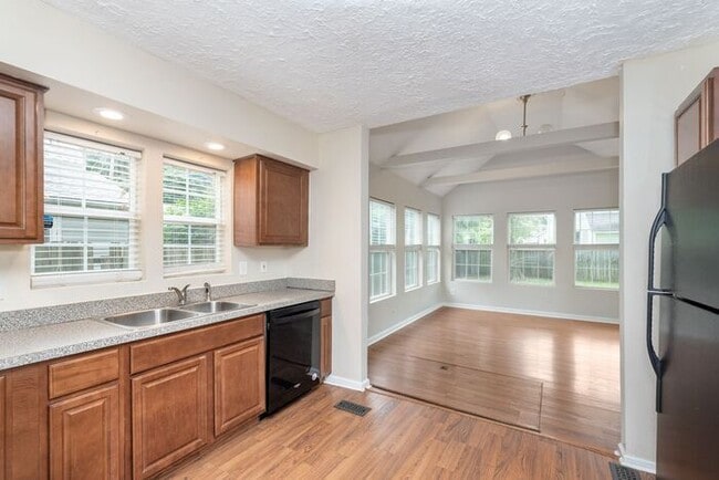 Building Photo - Beautiful Home near Downtown Noblesville