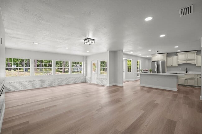 Building Photo - 100 Redbud Woods Trail