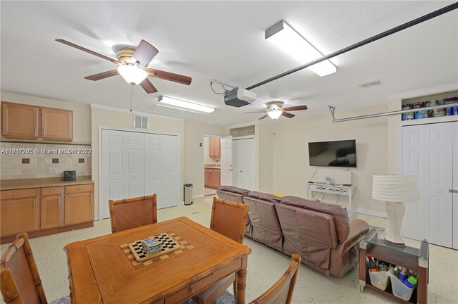 Building Photo - 2450 SW Dalpina Rd