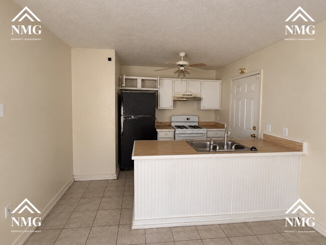 Building Photo - 1755 Brookhollow Cir