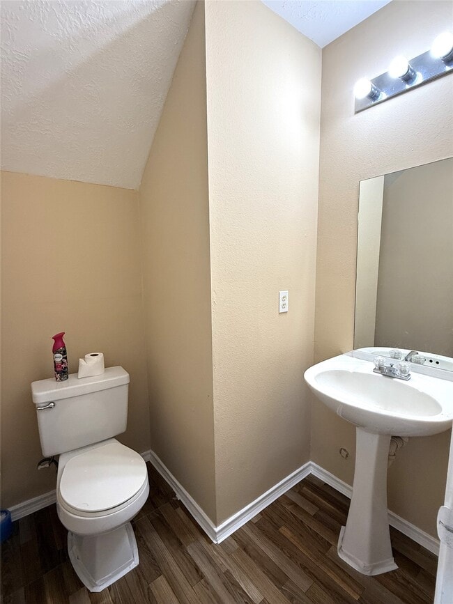 Building Photo - 9023 Kalewood Dr