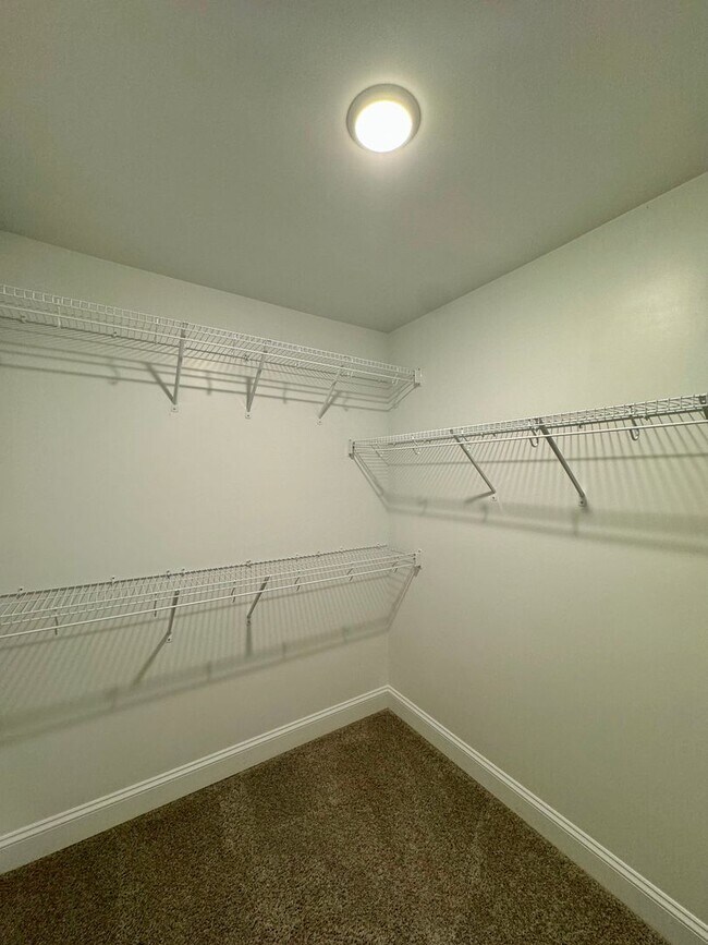 Building Photo - Kings Grant Townhomes