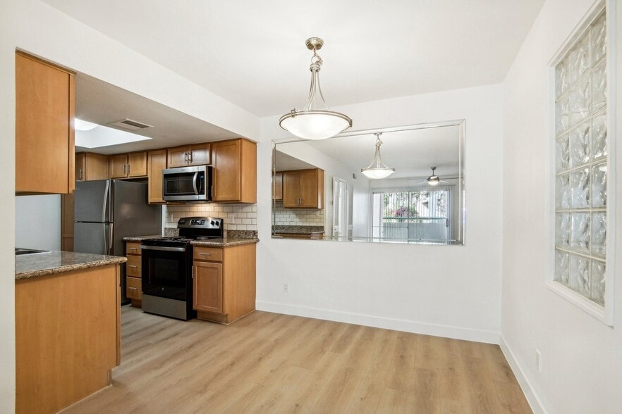 Building Photo - The Viridian Apartments