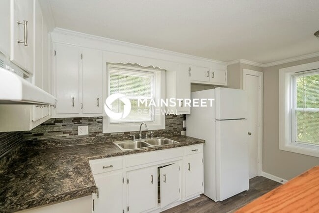 Building Photo - 4 Bedroom Pet-Friendly Home in NASHVILLE, TN with Main Street Renewal