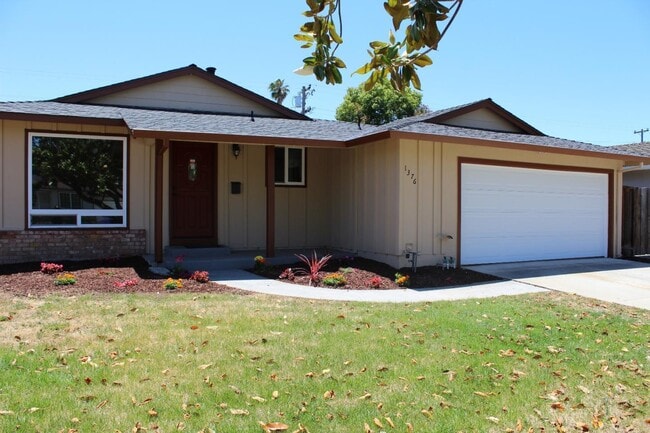 Building Photo - 1376 Bouret Dr