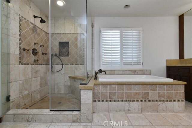 Building Photo - 3358 Red Rose Dr
