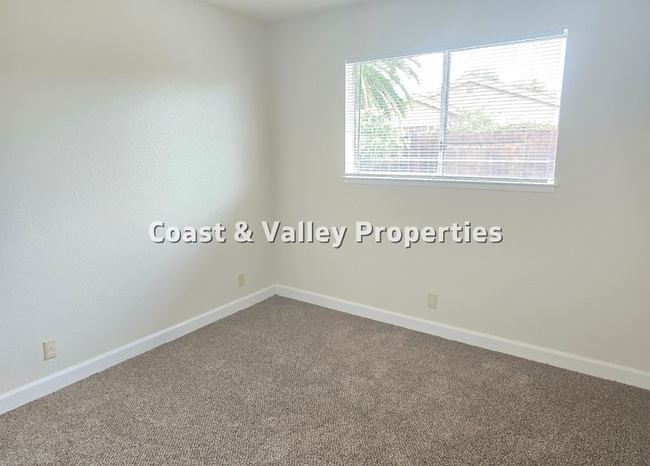 Building Photo - Lovely North Salinas Home for RENT!!!