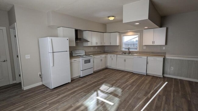 Building Photo - 3967 Hayesville Dr NE