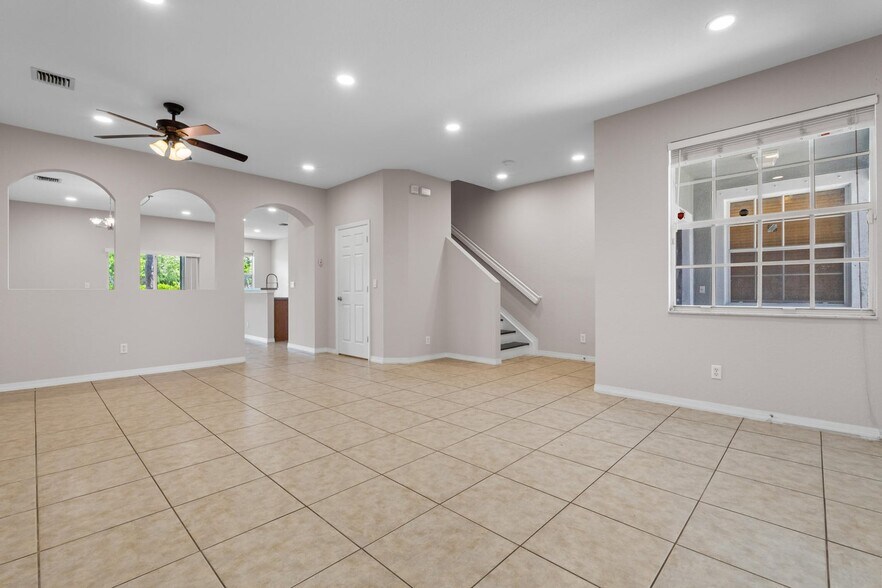 Building Photo - 3051 Grandiflora Dr