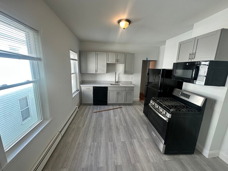 Building Photo - 63 Webster Ave