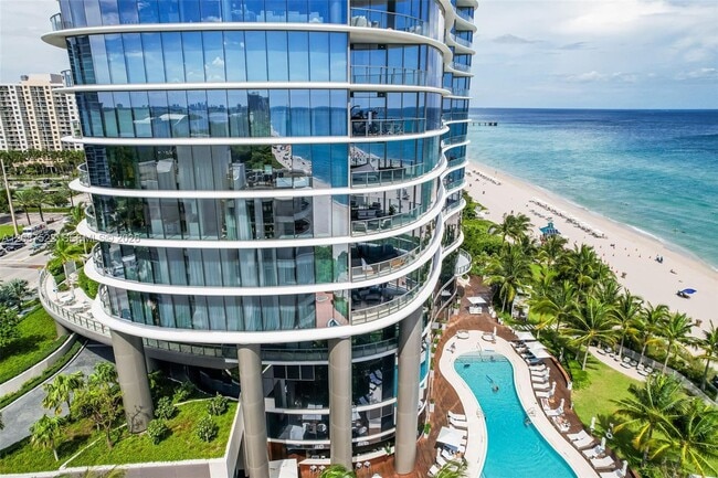 Building Photo - 15701 Collins Ave