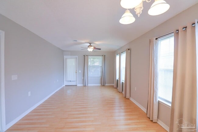 Building Photo - 8033 Stonebrook Dr
