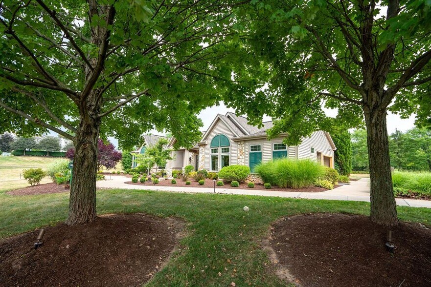 Hawthorne Communities 900 Hawthorne Cir Oakdale PA 15071 Apartment