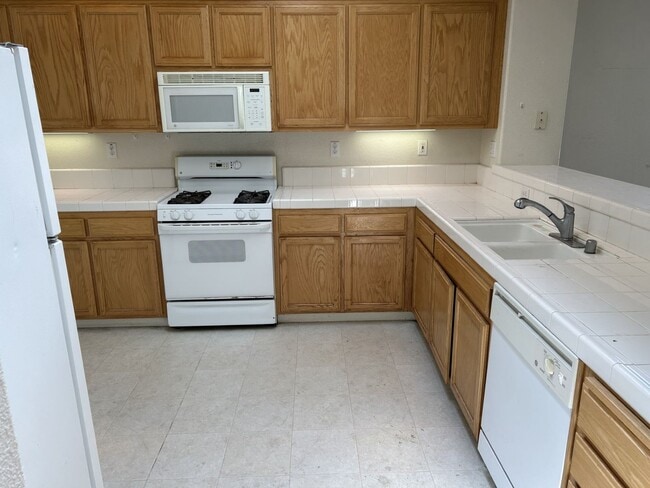 Building Photo - Gorgeous 3 Bedroom, 2 Bath Home in America...